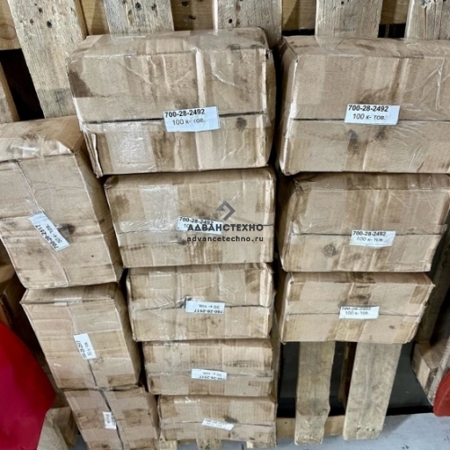 Болт крепления ножей с гайкой 700-28-2517 (М20)
